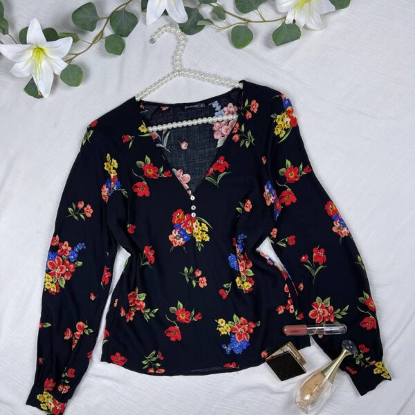Cute floral cotton blouse from Stradivarius