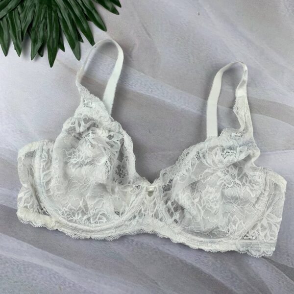 Wired lace lingerie bra from triumph