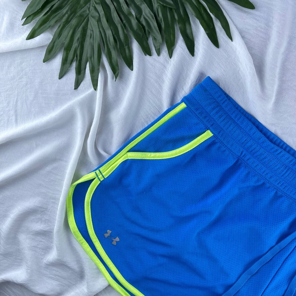 Sport hot short from underurmor - Image 2