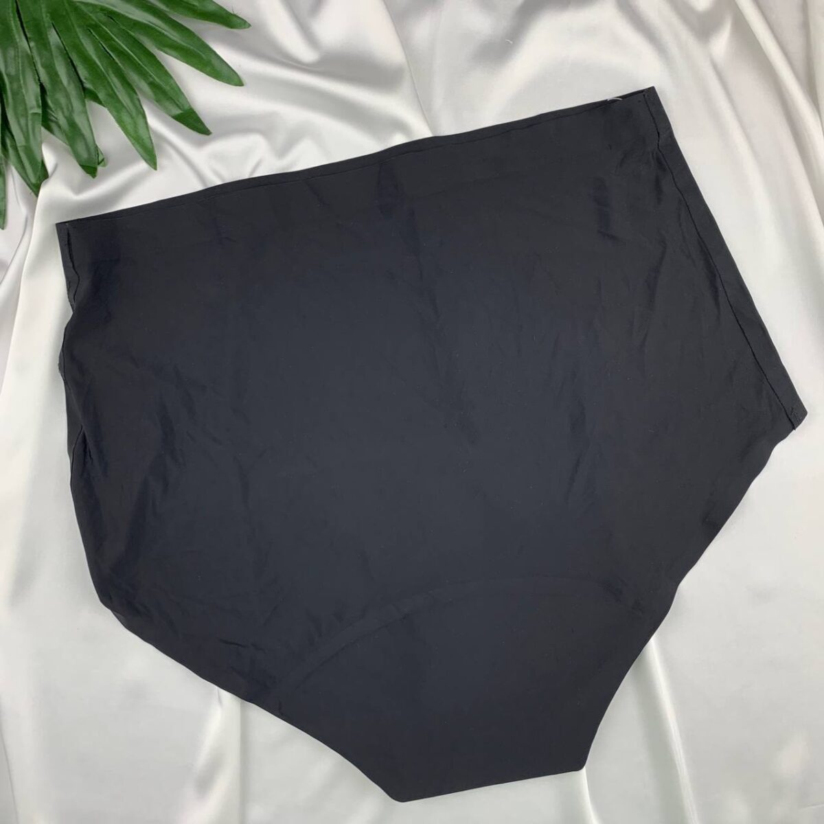 High waist laser period panty from primark medium flow - Image 3