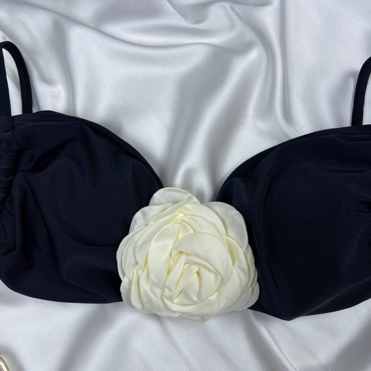 Bikini top from shein premium Medium - Image 4