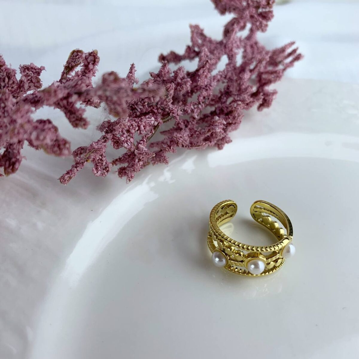 Stainless steel Ring with pearls - Image 1