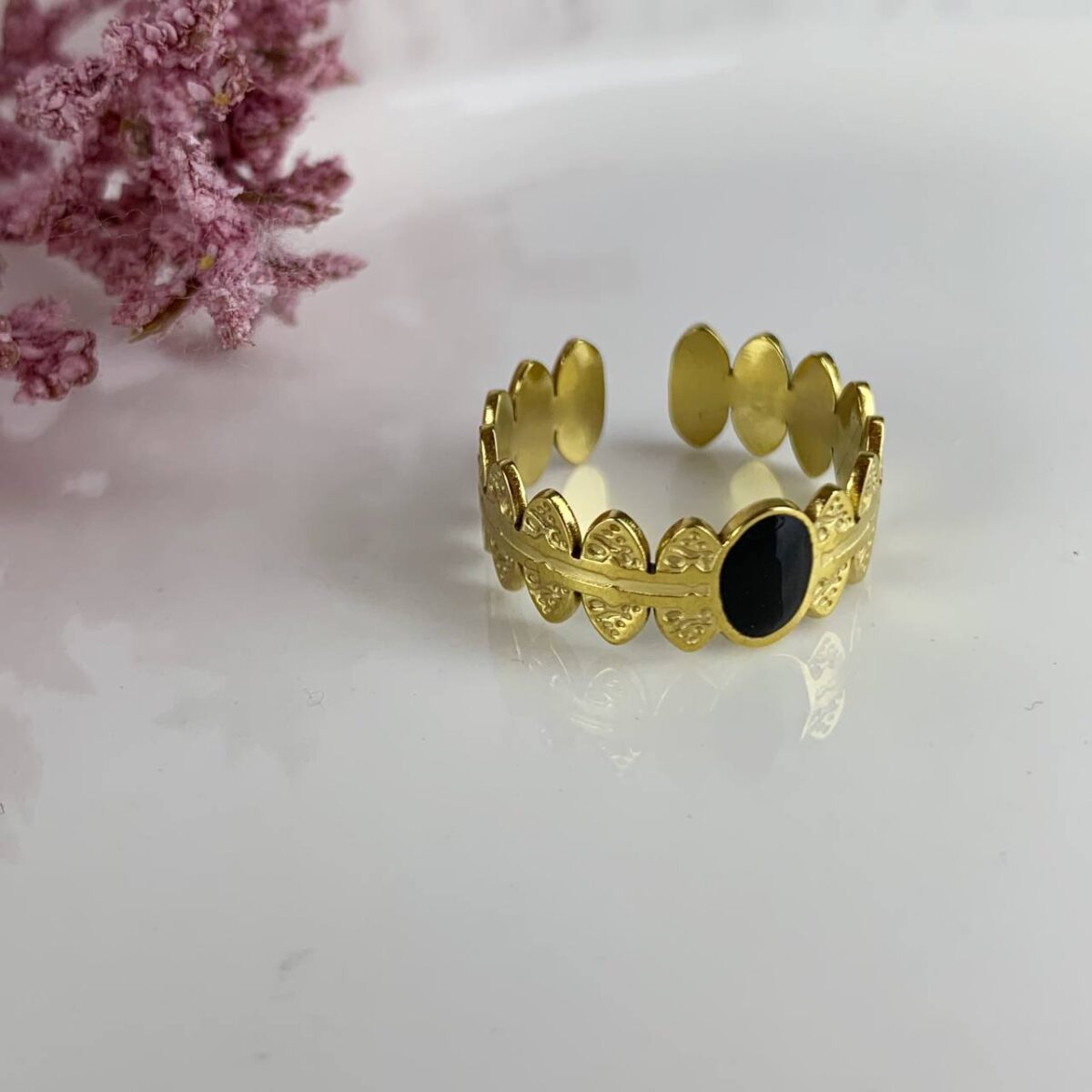 Stainless steel ring with seashell - Image 1