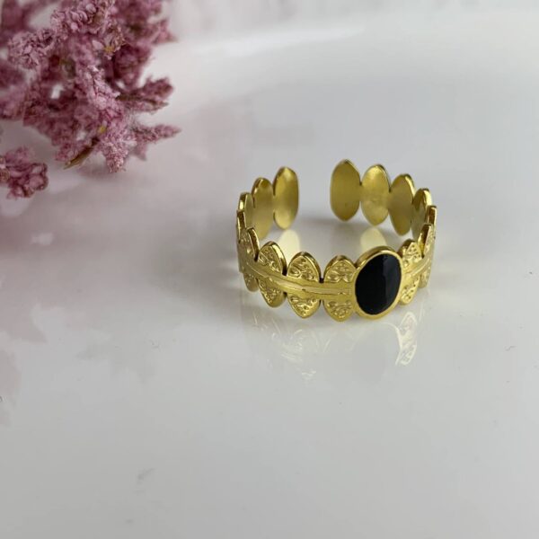 Stainless steel ring with seashell
