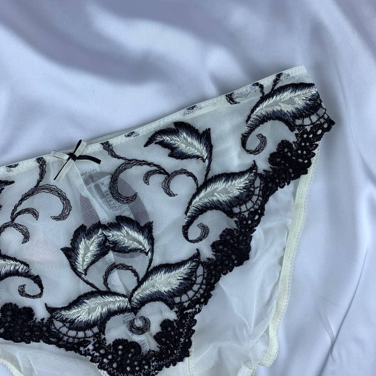 Lace lingerie panty from marks&spencer  Size (10) - Image 5