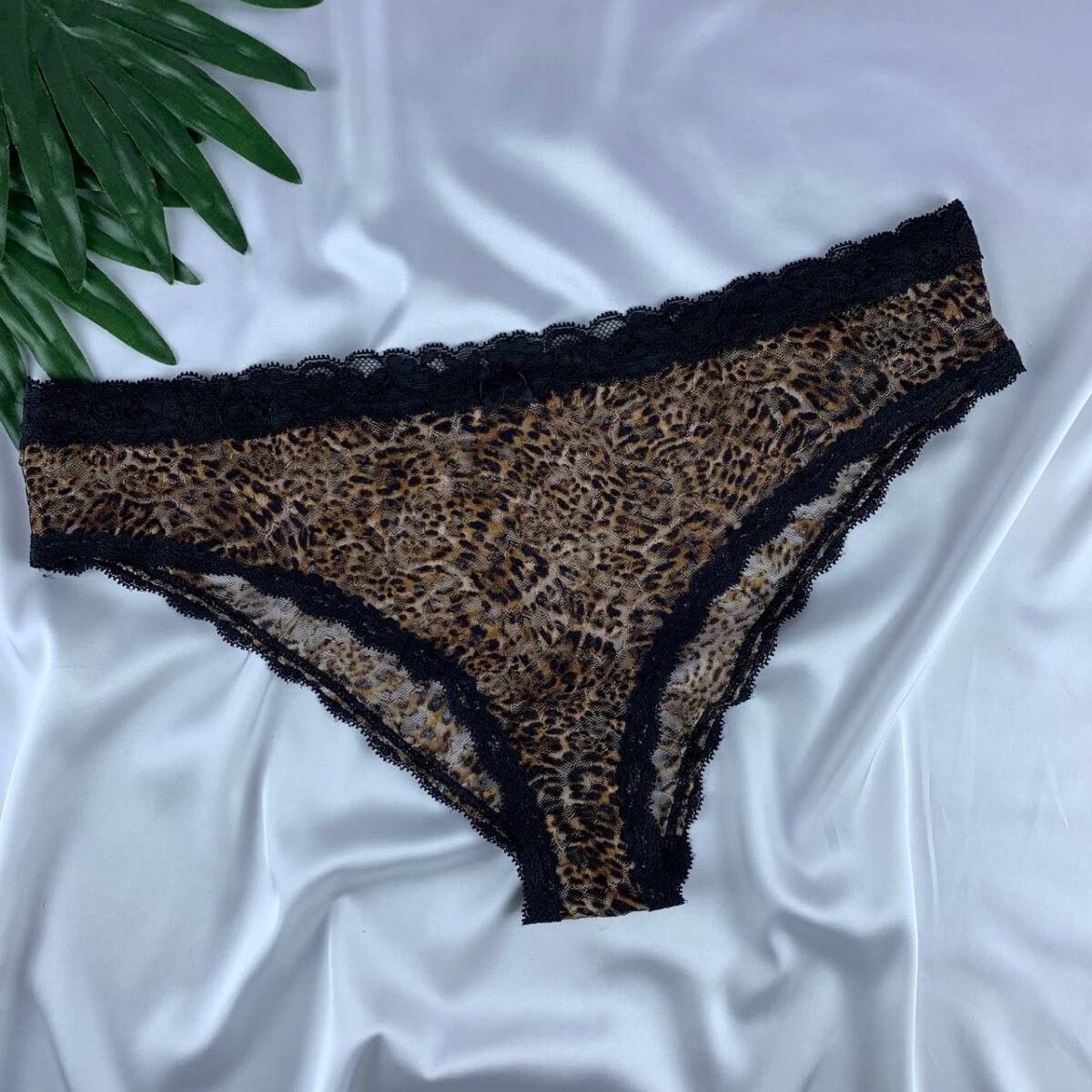 Lace lingerie panty from marks&spencer  Size (40) - Image 2