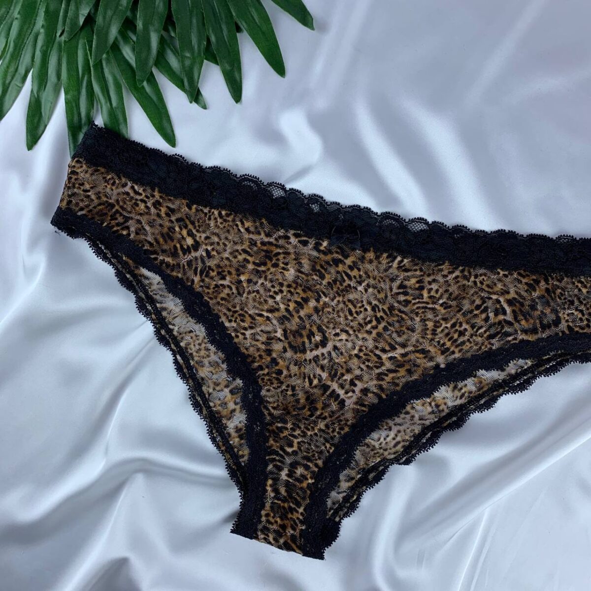 Lace lingerie panty from marks&spencer  Size (40) - Image 5