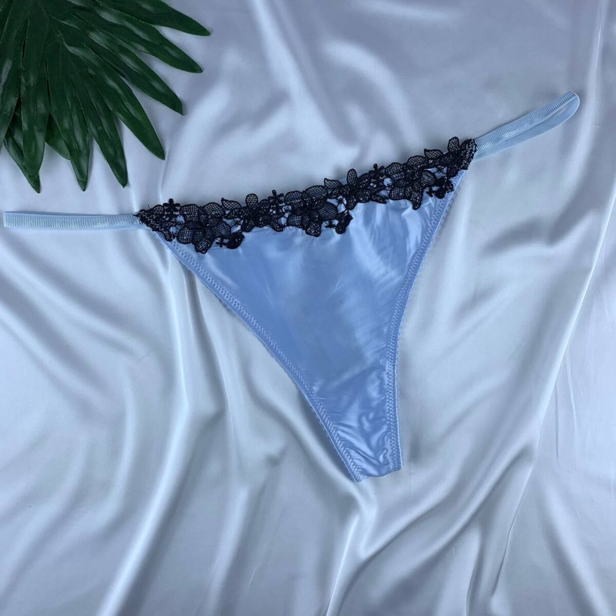 Lace lingerie panty from newlook  Size (16) - Image 1