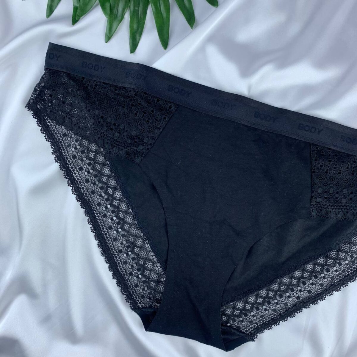 Lace lingerie panty from marks&spencer  Size (18) - Image 3