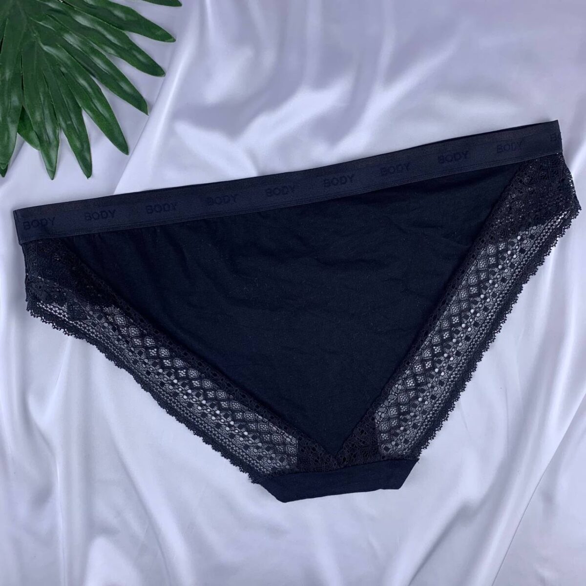 Lace lingerie panty from marks&spencer  Size (18) - Image 2
