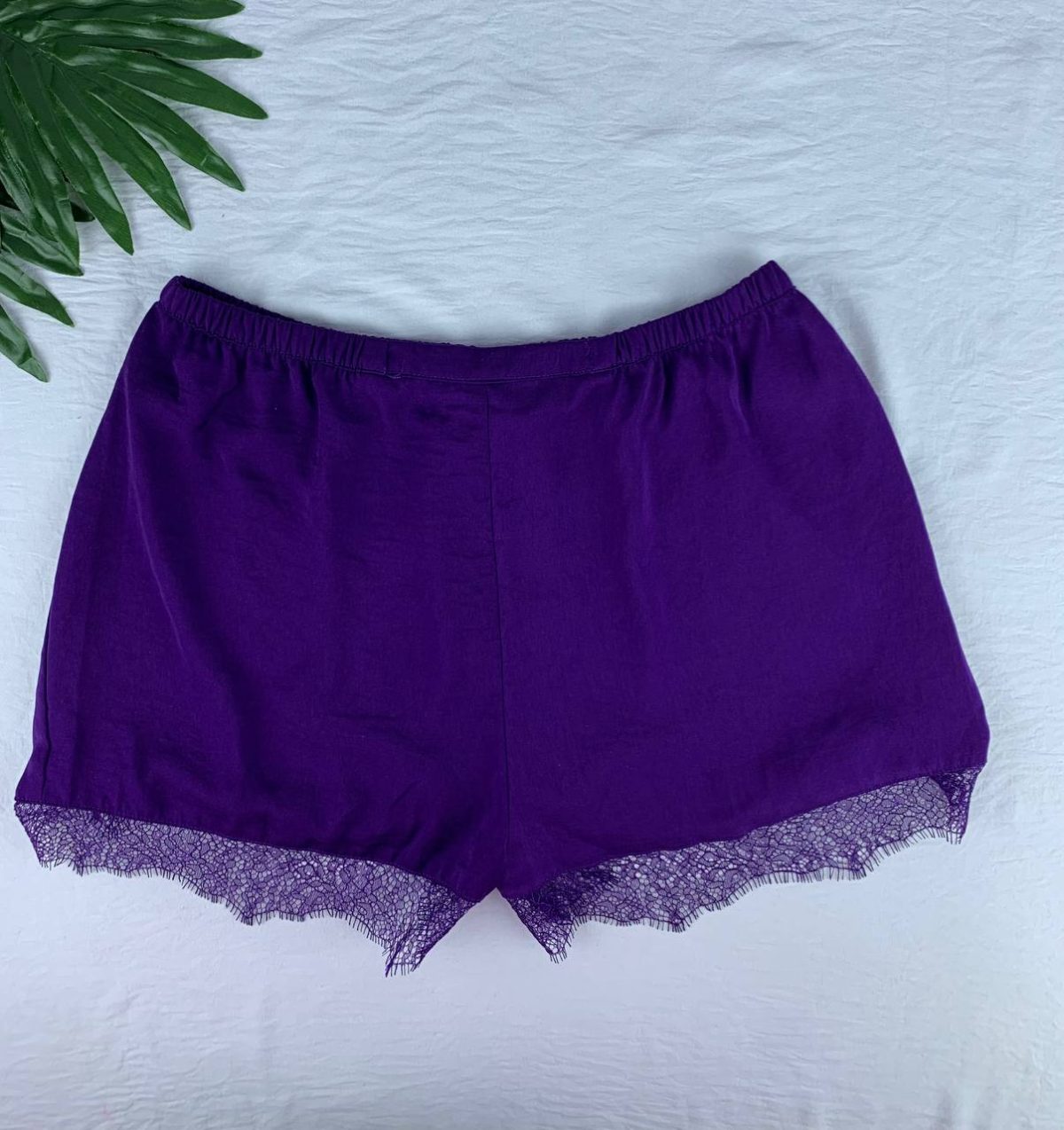 Silky satin bridal hot short from Max - Image 2