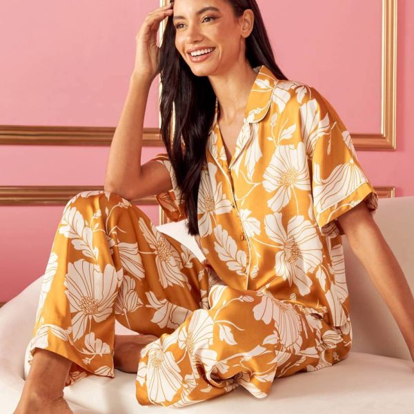 Silky satin floral printed pajama set from Max