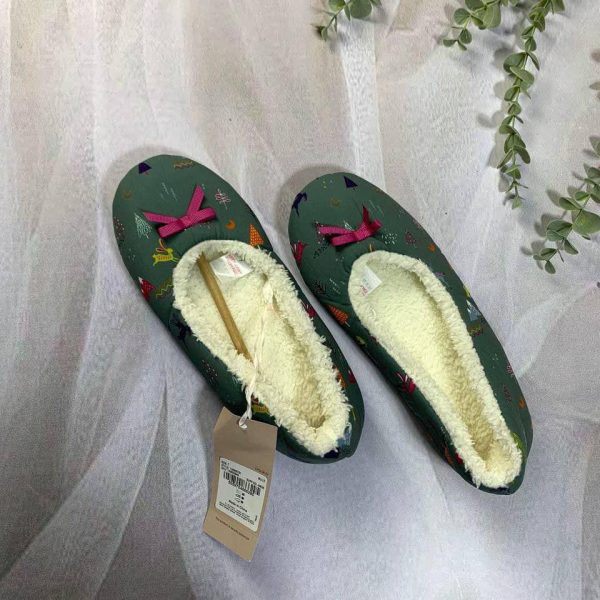 Cute new year’s foot wear with fur from TU