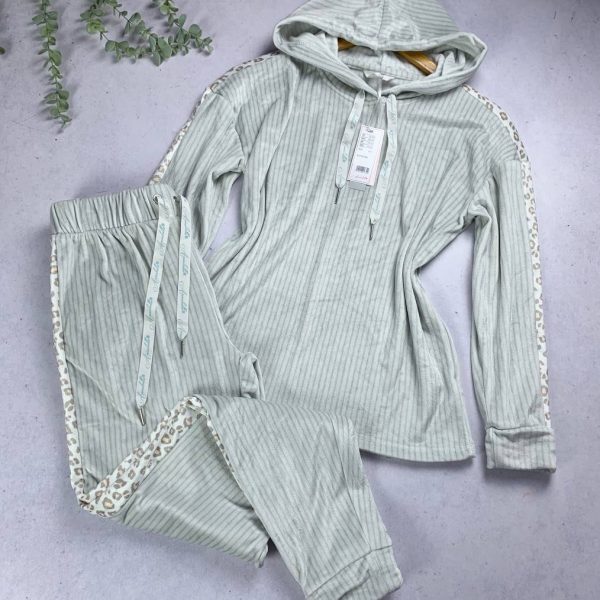 Cute chique velvet pijama set from Anabelle