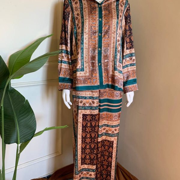 Elegant silky satin suit from Max