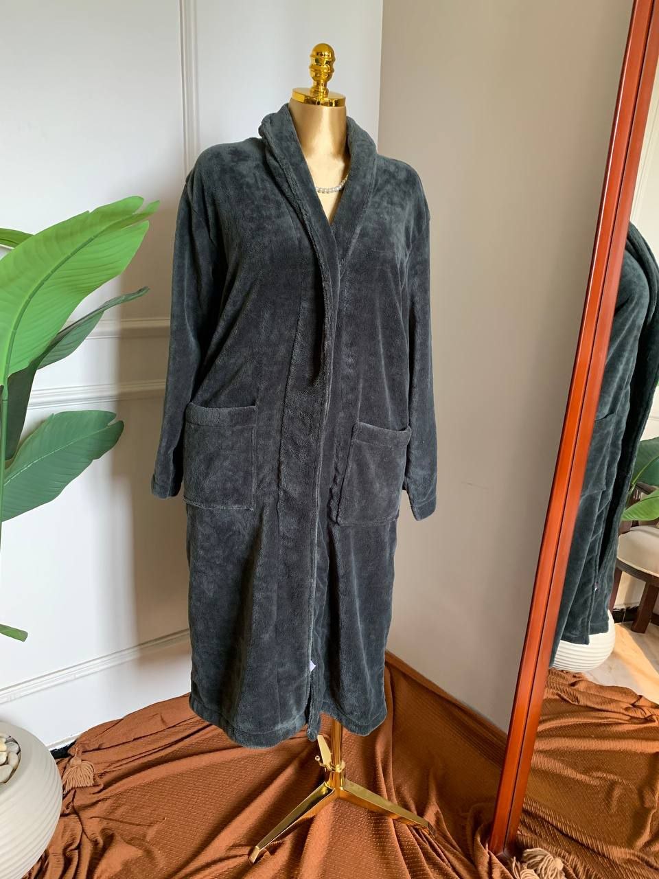 photo_2025-11-20_15-05-51 Heavy cozy fur robe made in germany without belt - Image 1