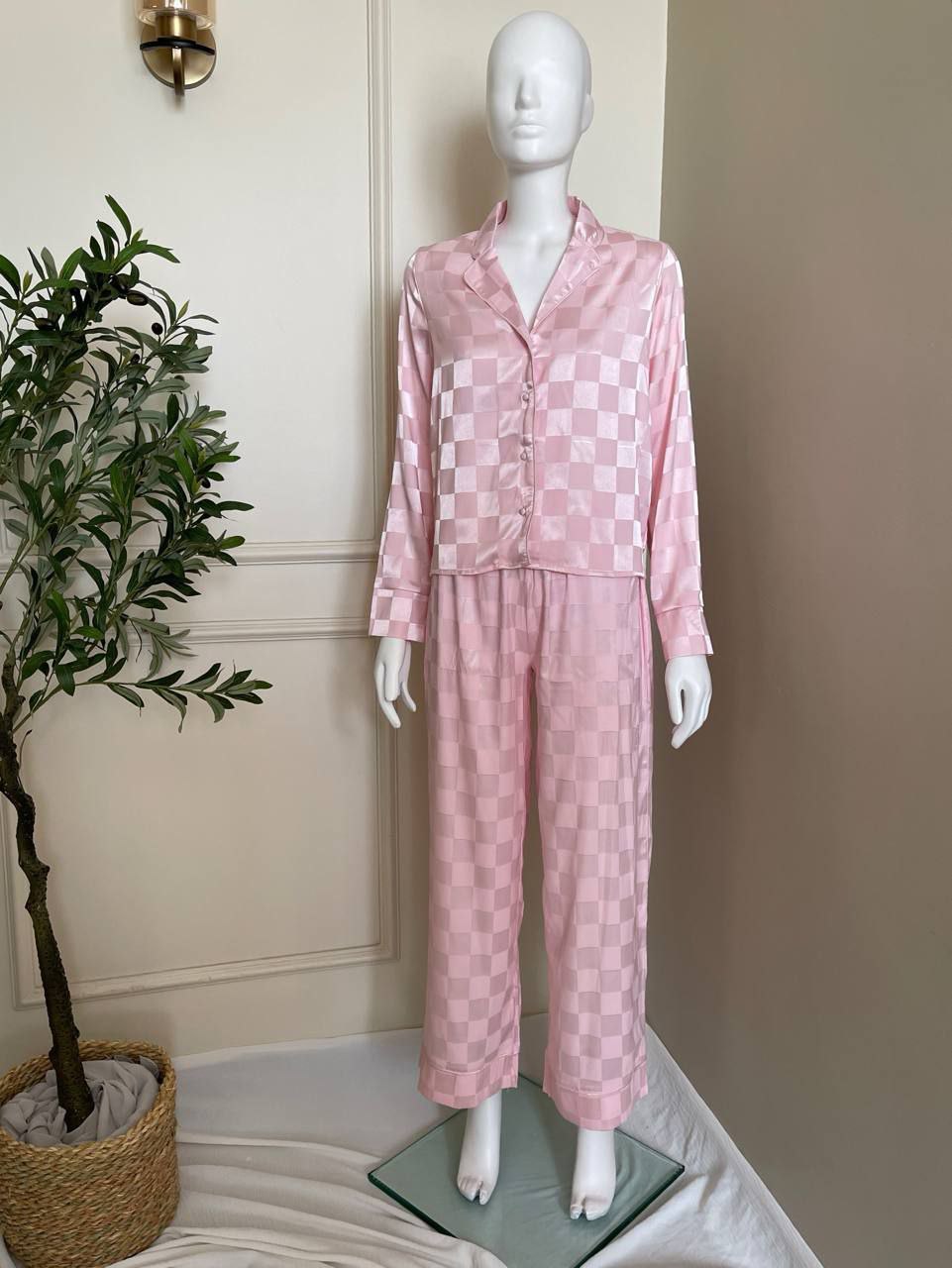 photo_2025-12-09_11-07-09 Silky satin elegant pijama set from unidz - Image 1