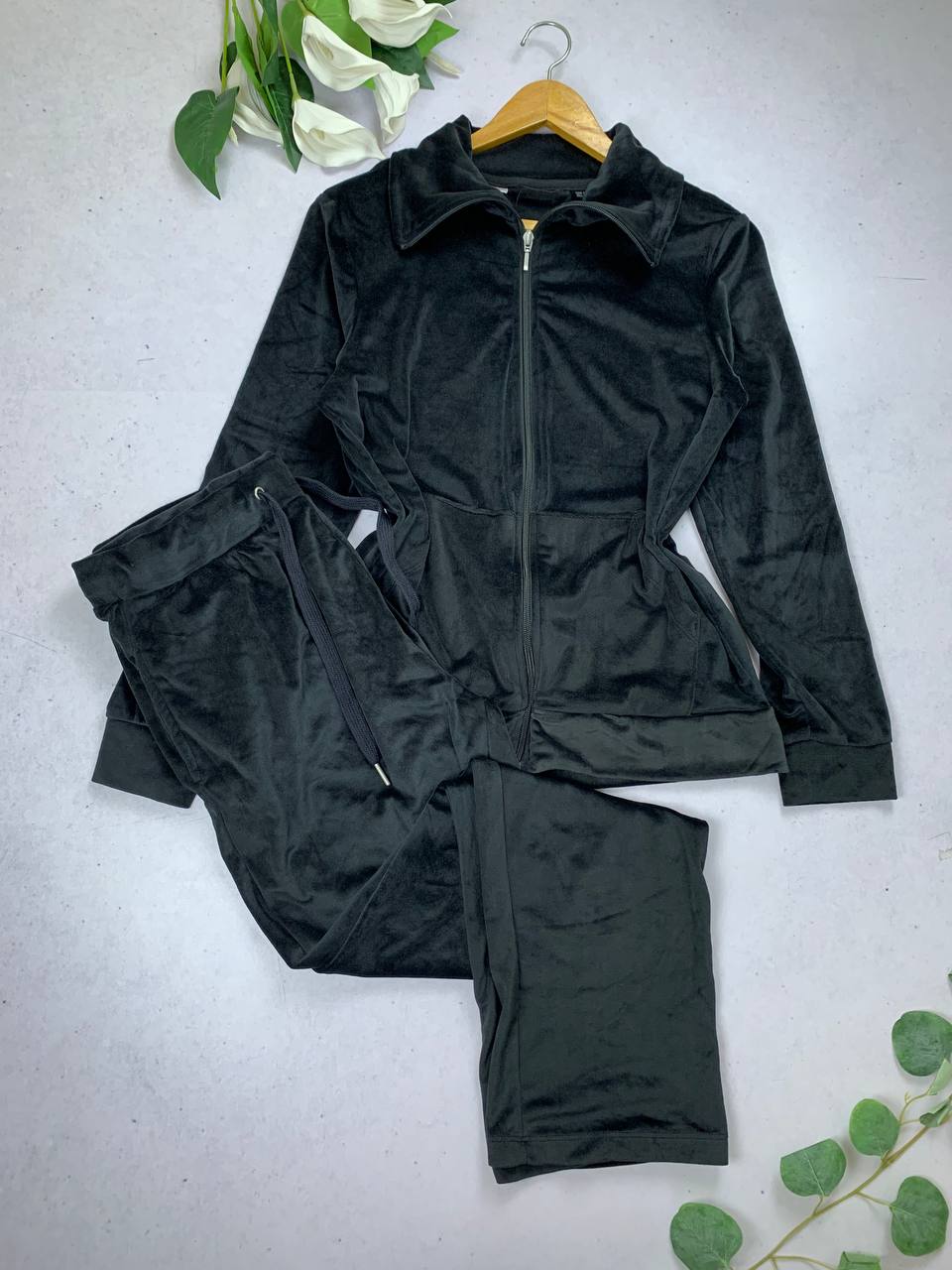 photo_2026-01-06_22-35-31 Elegant velvet pijama set from Esmara - Image 1