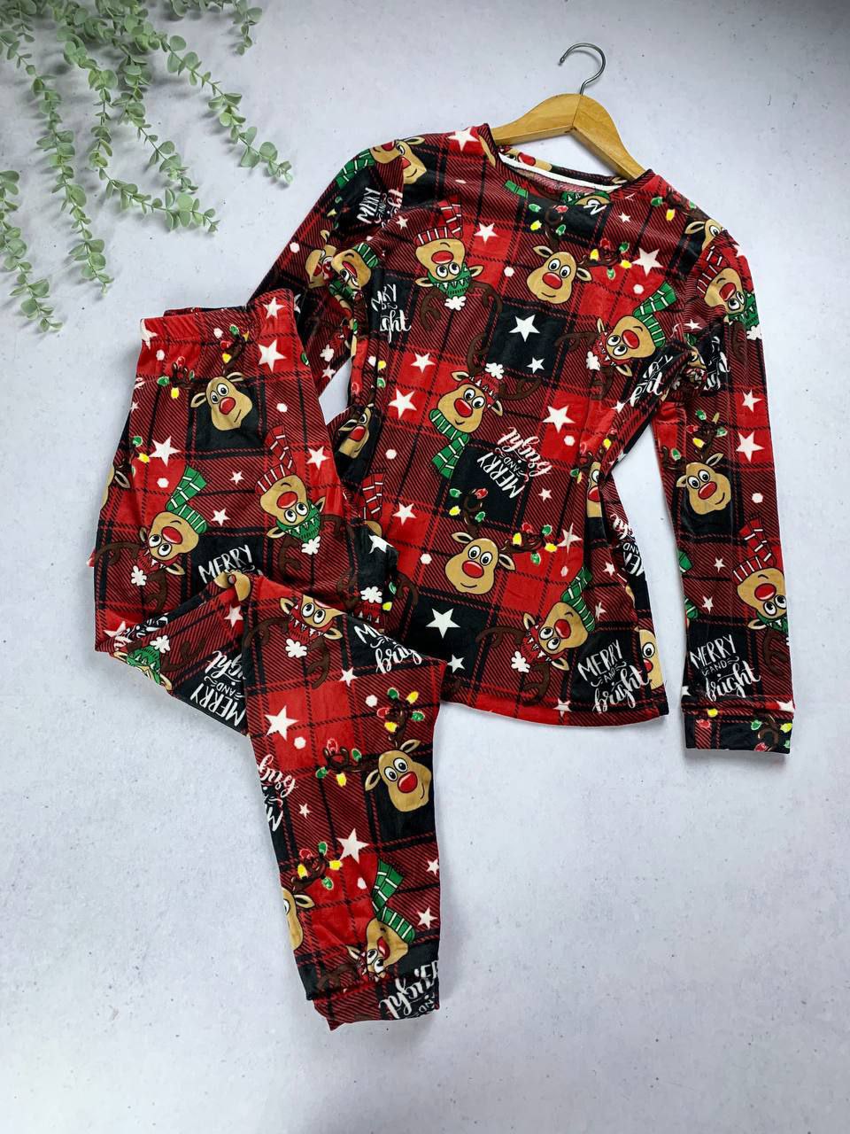 photo_2025-12-20_11-45-13 Cozy velvet pijama set from primark - Image 1