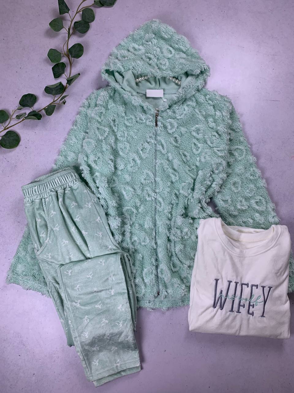 photo_2026-01-29_14-40-51 Velvet classic pijama set Turkish fabric - Image 1