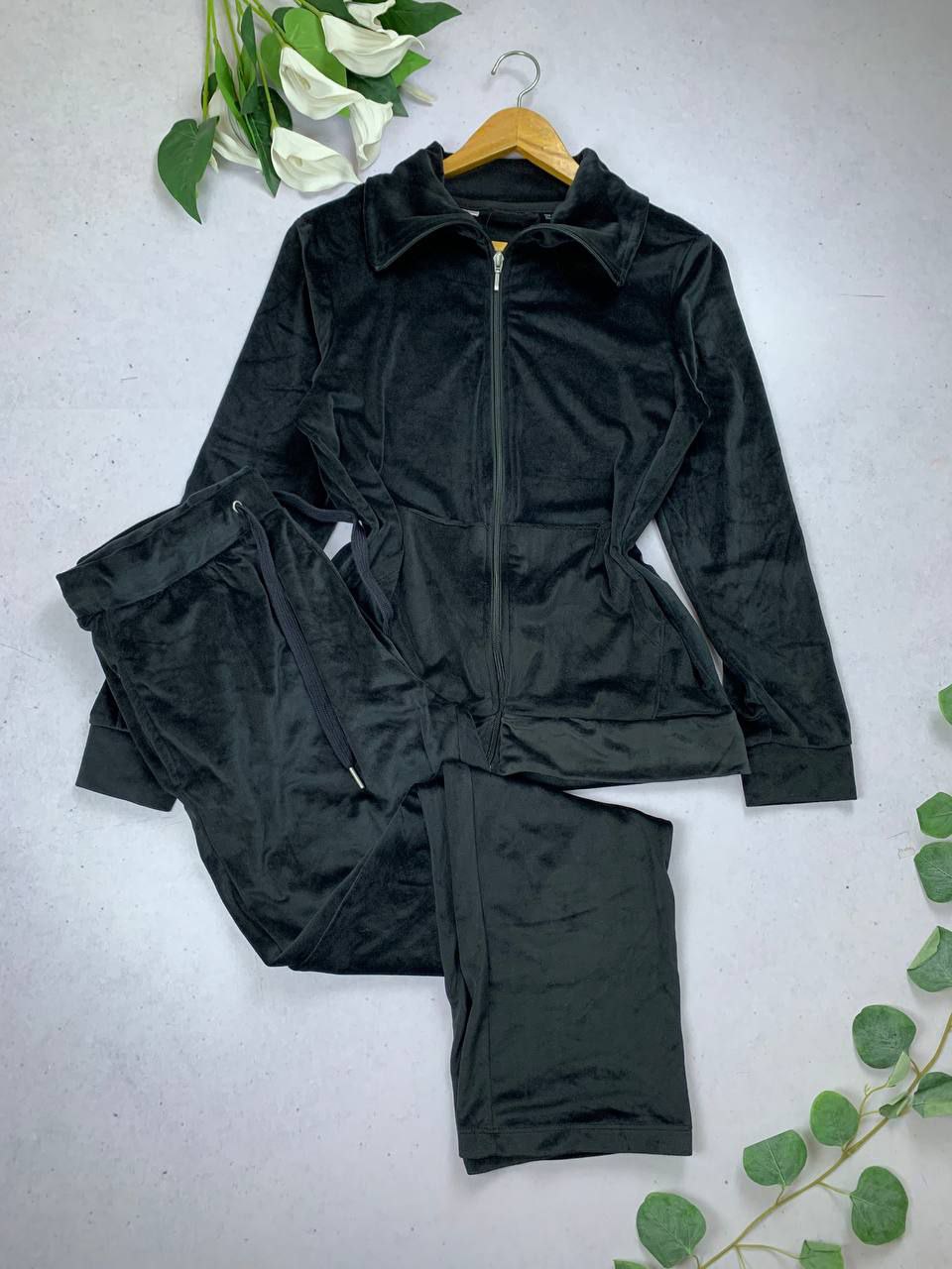 photo_2026-02-09_15-08-48 Elegant velvet pijama set from Esmara - Image 1