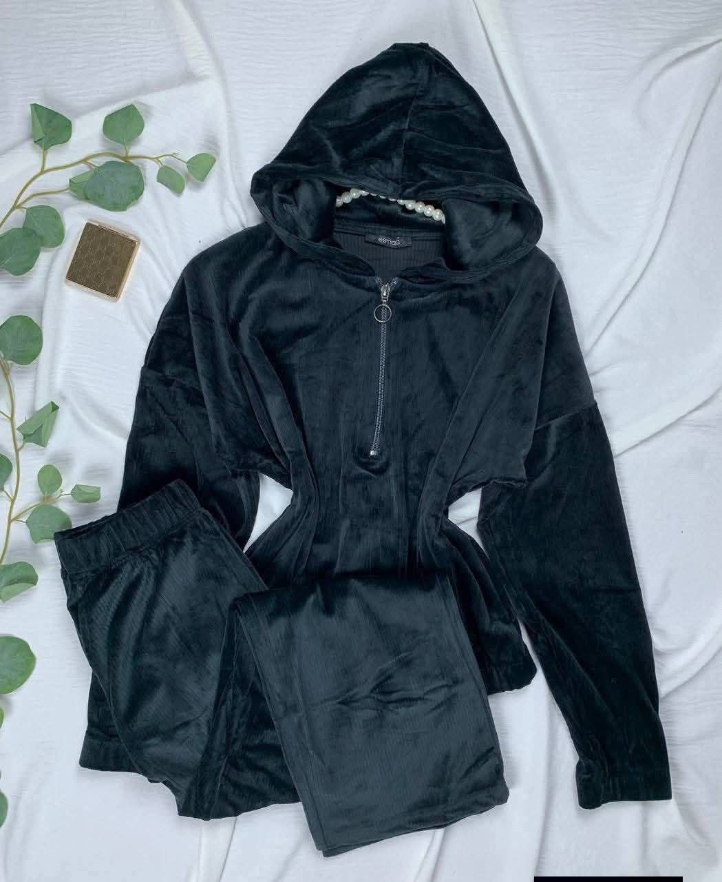 photo_2026-02-09_15-09-26 Elegant super chique velvet pija set from Esmara made in Germany - Image 1