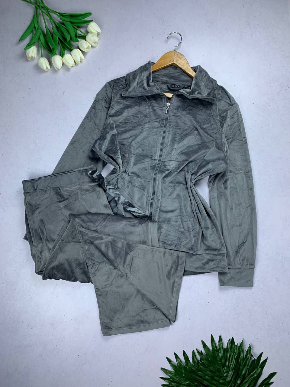 photo_2026-02-09_15-34-45 Velvet training suit from esmara - Image 1