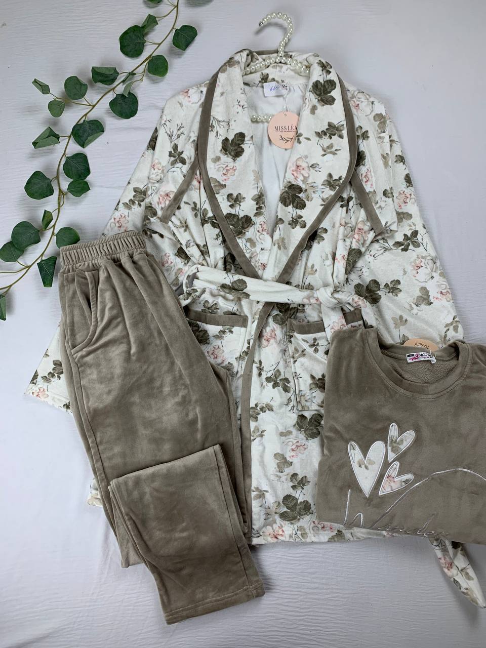 photo_2026-02-11_13-53-04 3 pieces cozy velevet pijama set turkish fabric - Image 1