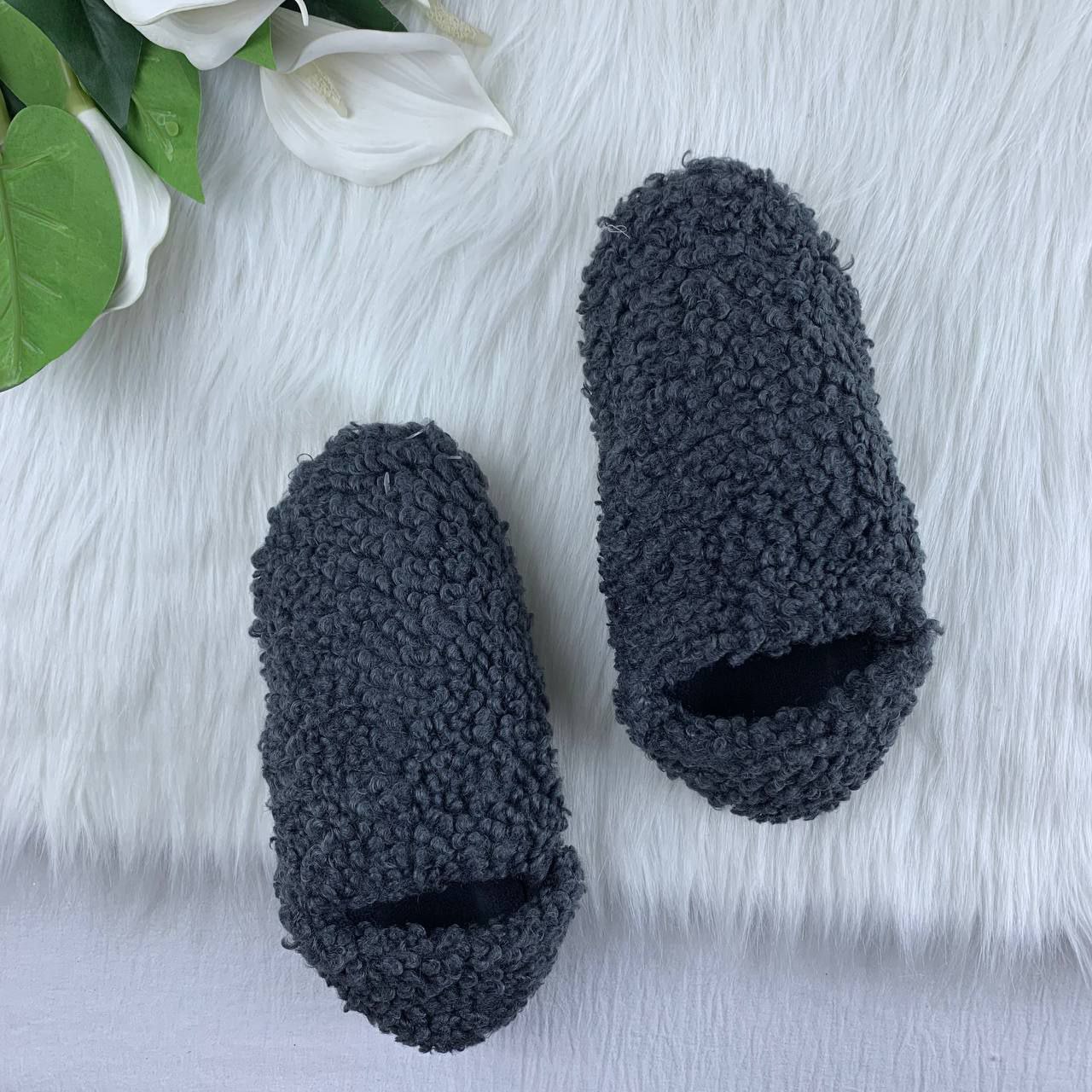 photo_2026-02-14_14-07-20 Memory foam fur slippers from primark - Image 1